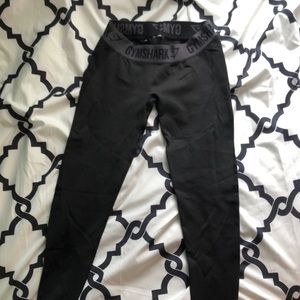 Black gym shark leggings